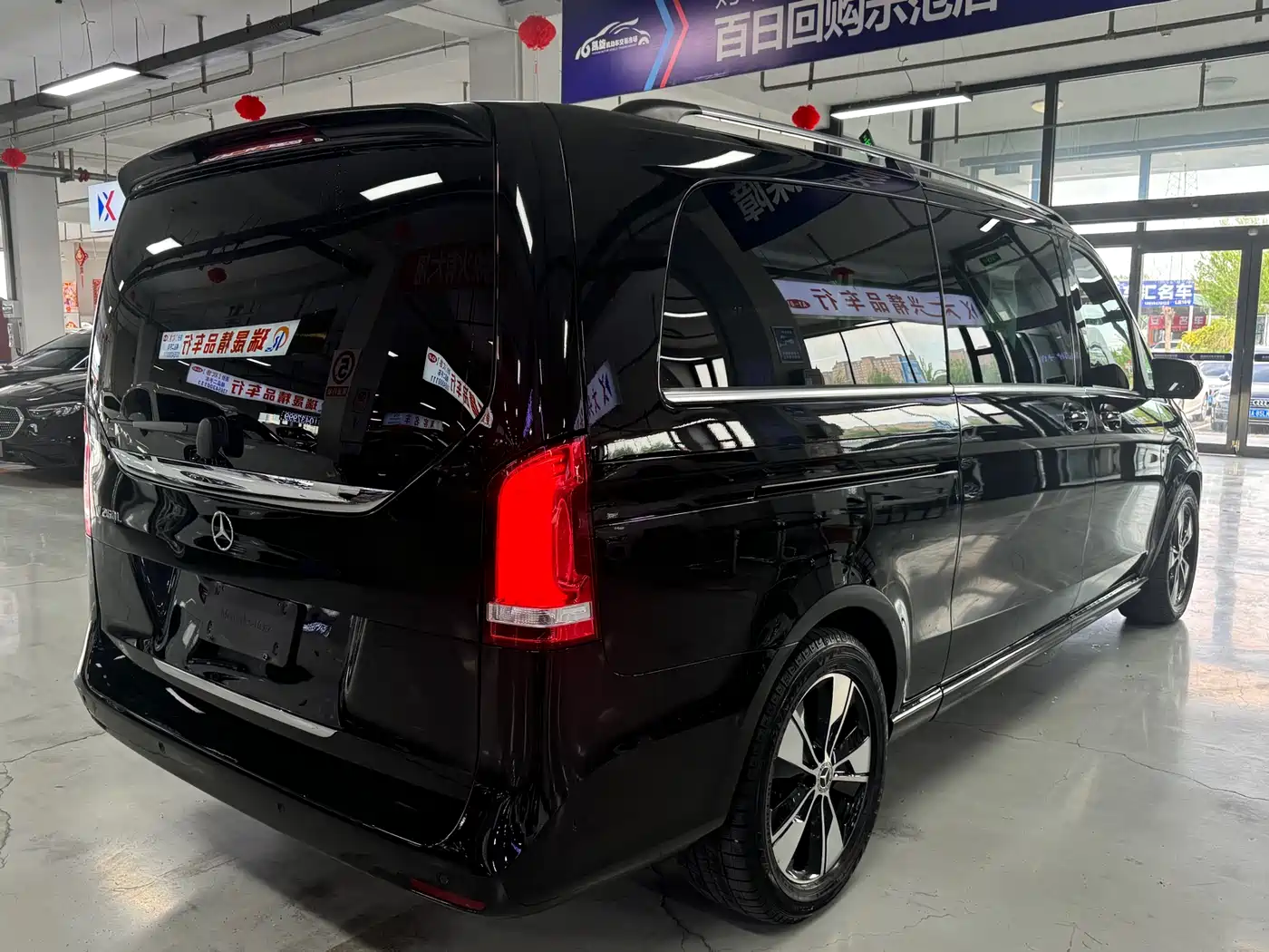 Mercedes-Benz V-Class 2022 V 260 L Long Wheelbase Prestige Edition фото 7