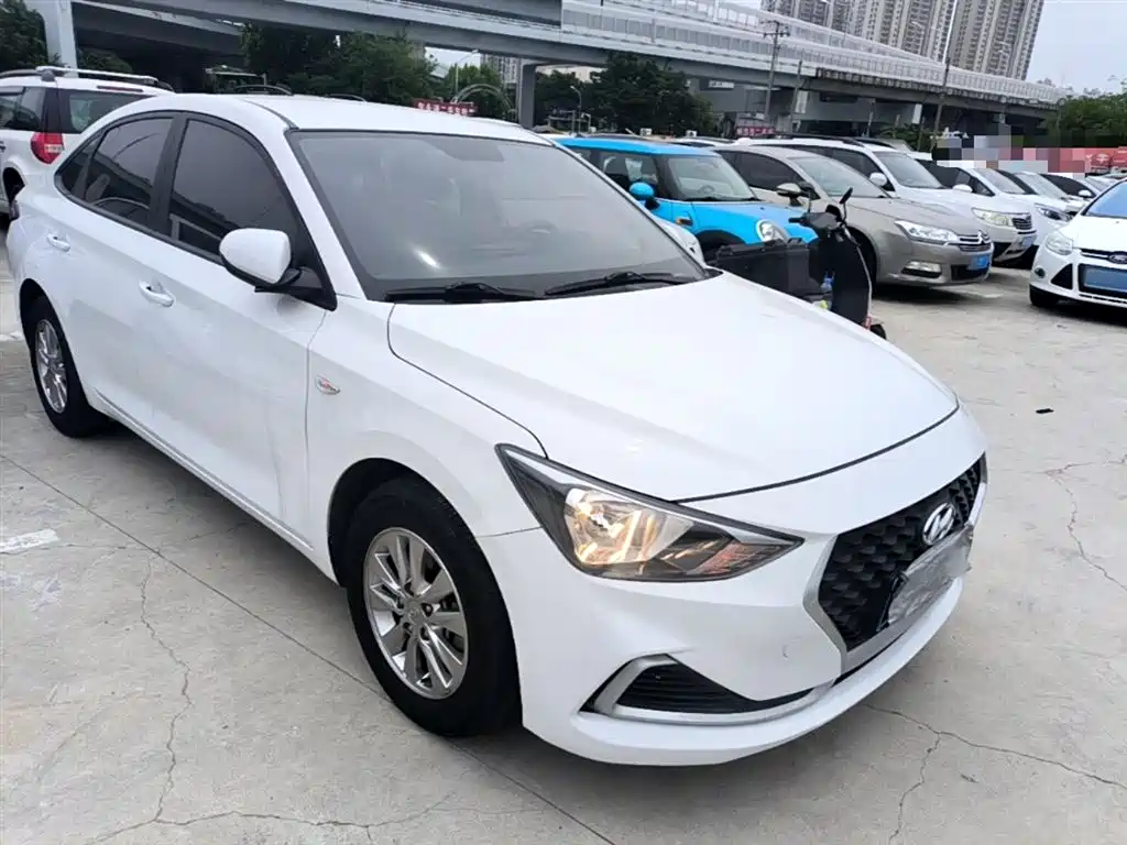 Hyundai Elantra 2020 1.6L Auto GL Pleasing Edition фото 4