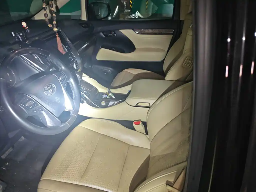Photo 14 - Toyota Vellfire