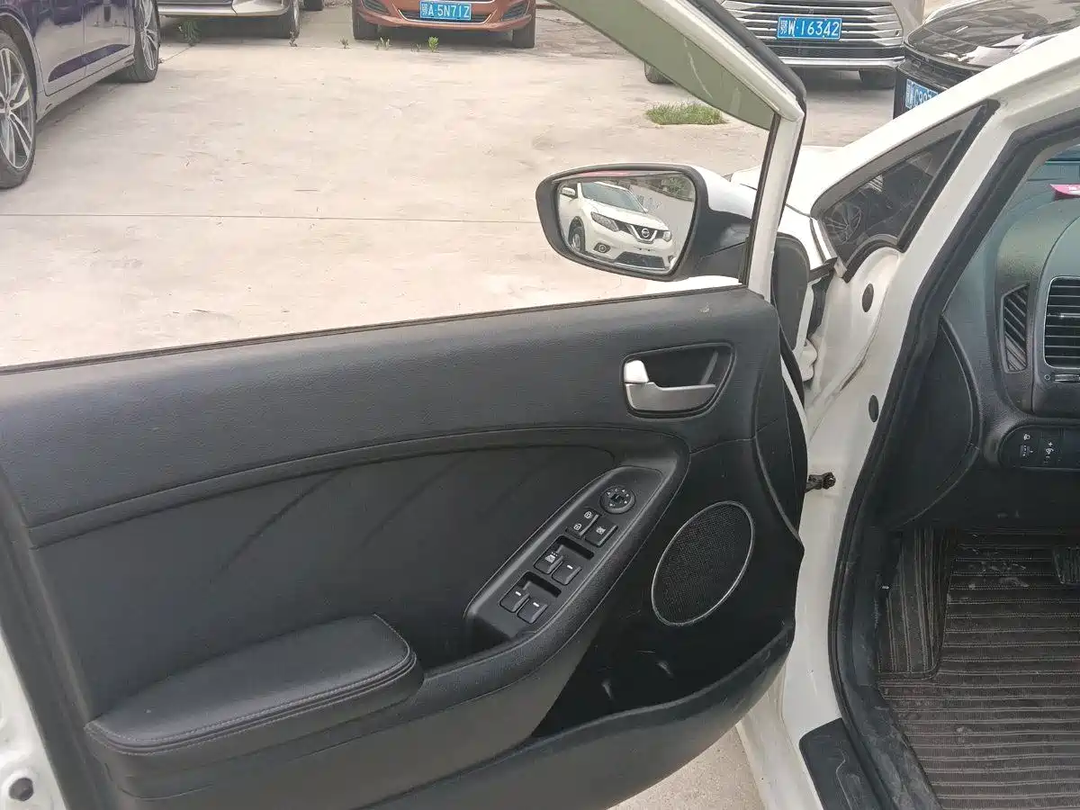 Kia K3 2017 1.6L Automatic 15th Anniversary Special GLS фото 4