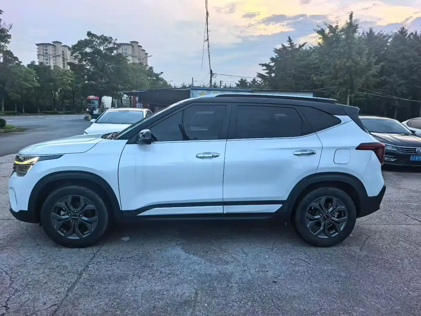 Kia Seltos 2024 2023 1.5L CVT Luxury Edition