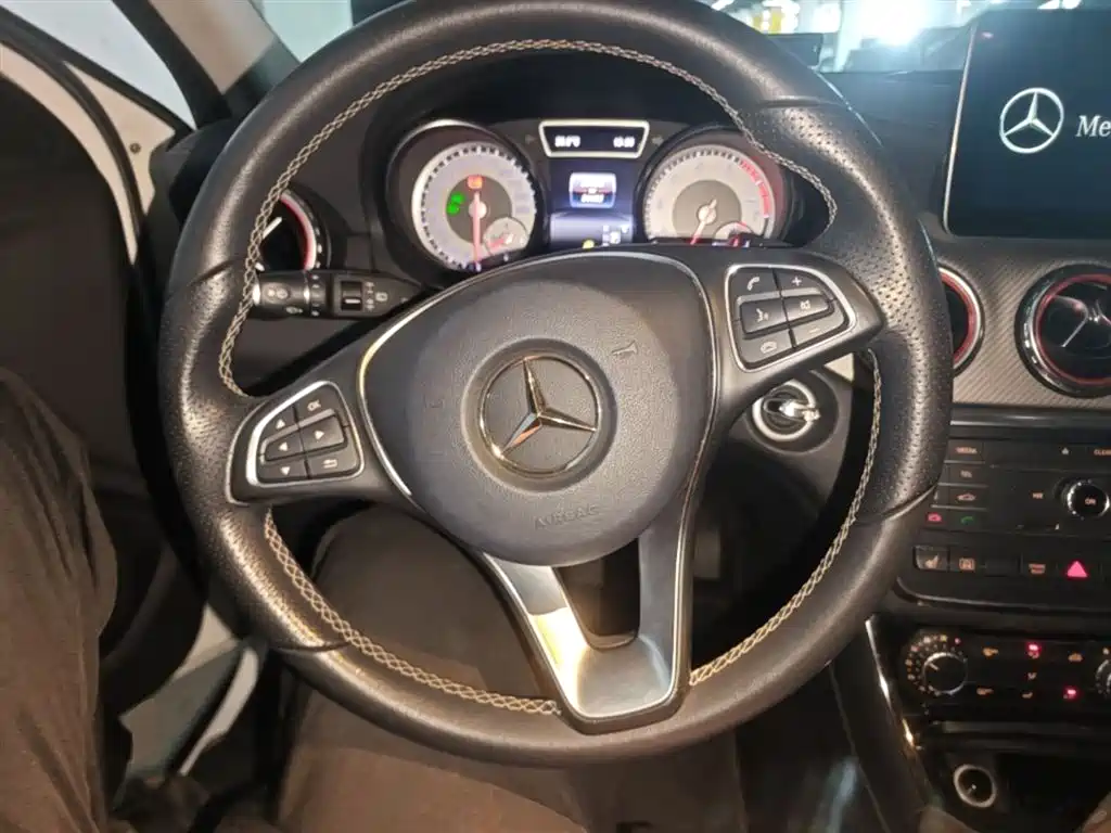 Mercedes-Benz GLA 2016 GLA 220 4MATIC Fashion фото 11