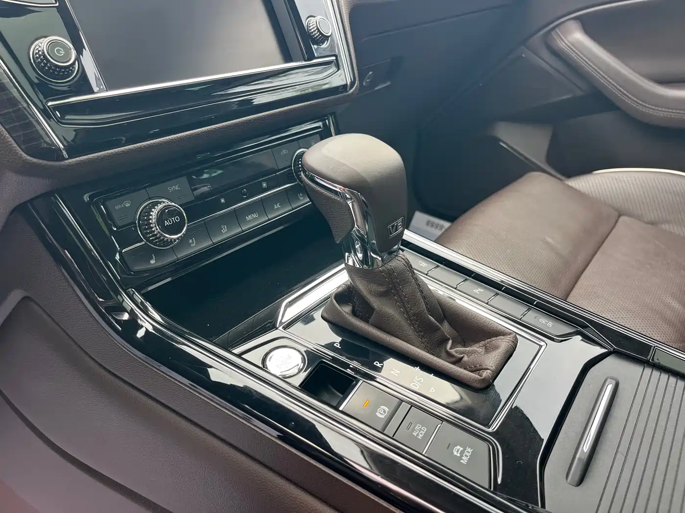 Volkswagen Phideon 2016 480 V6 AWD Premium Edition фото 9