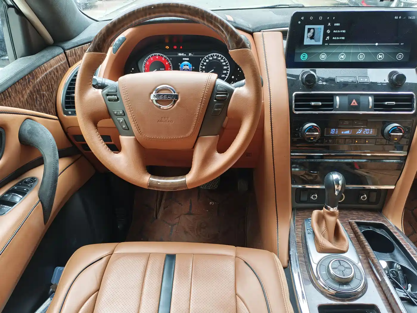 Nissan Patrol 2018 4.0L Leadership фото 15