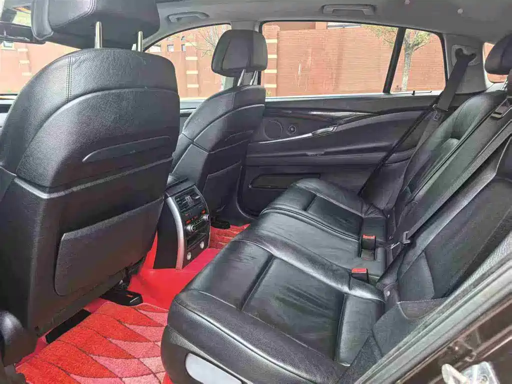 BMW 5 Series GT 2010 535i Leading Model фото 6