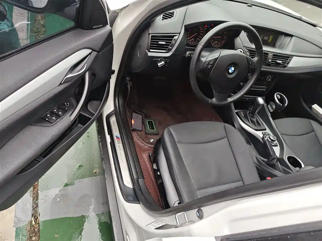 BMW X1 2013 sDrive18i Leading фото 12