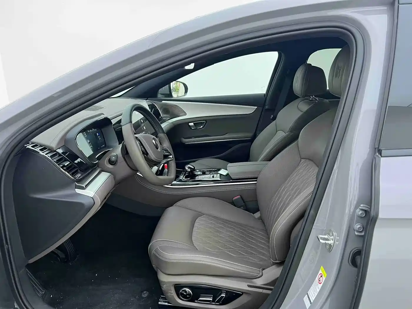 BYD Han 2025 DM-i Smart Driving Edition 125KM Honor фото 4