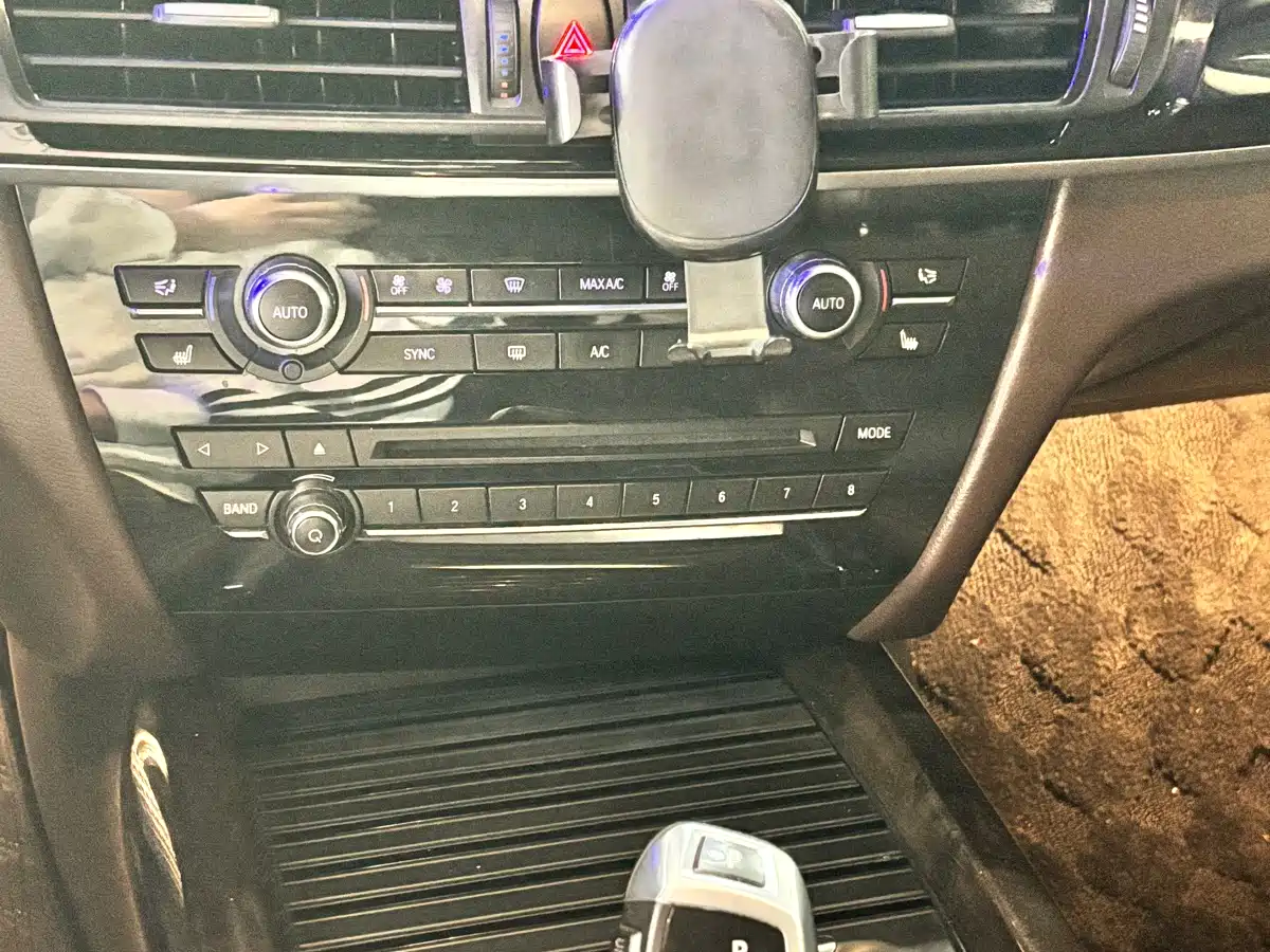 BMW X5 (Import) 2017 xDrive35i Leading Edition фото 6