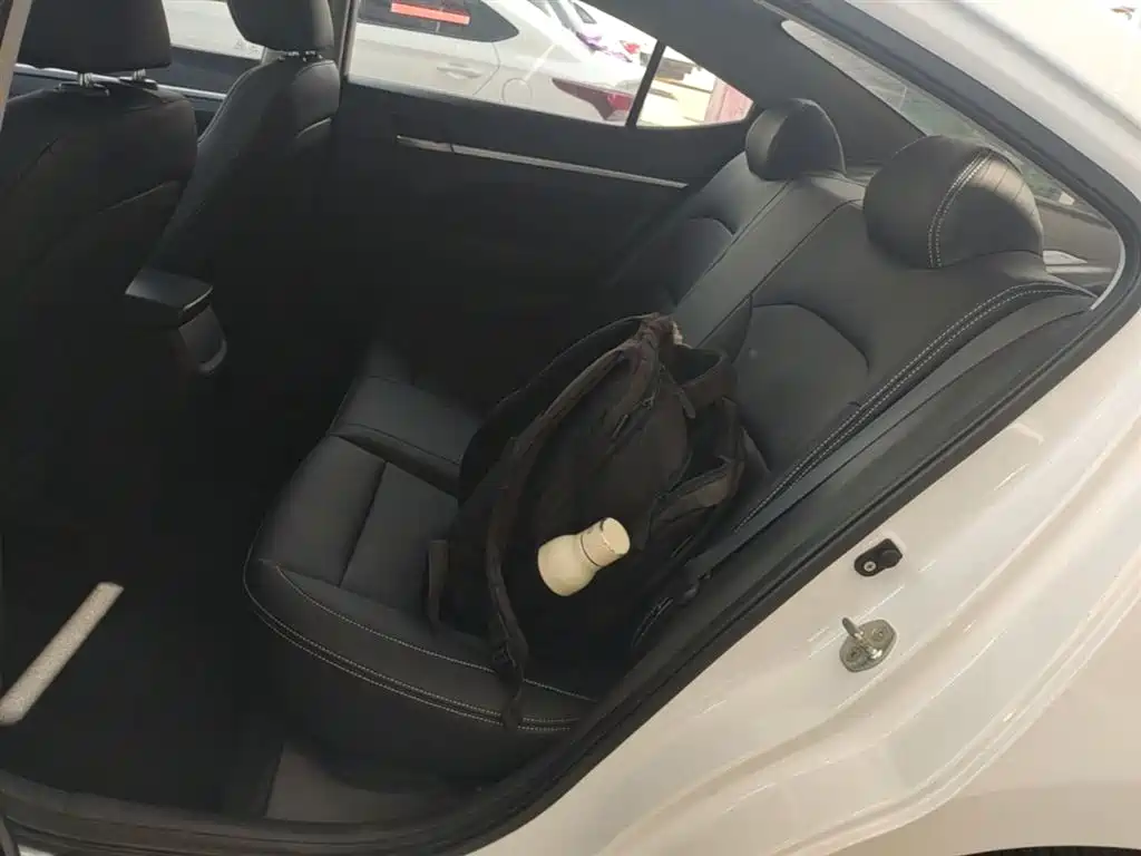 Hyundai Elantra 2016 Model 1.6L Automatic Smart Elite фото 17