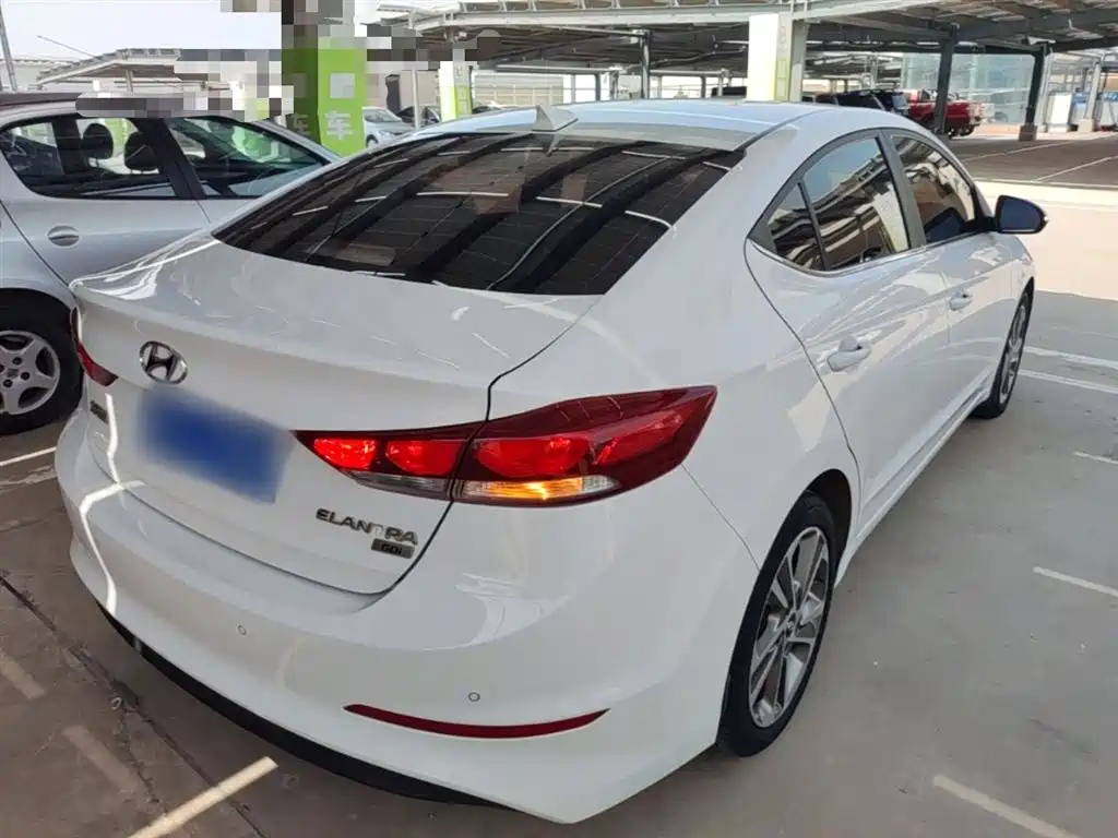Hyundai Elantra 2016 Model 1.6L Automatic Smart Elite фото 7
