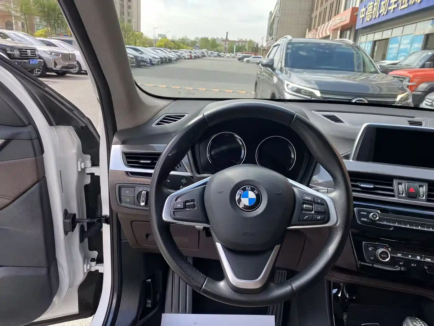 BMW X1 2019 sDrive18Li Premium Model фото 6