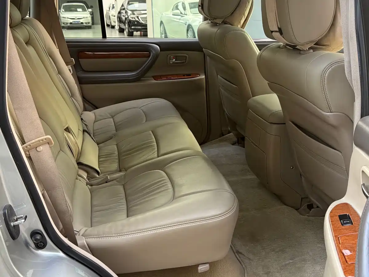 Фото 8 - Lexus LX