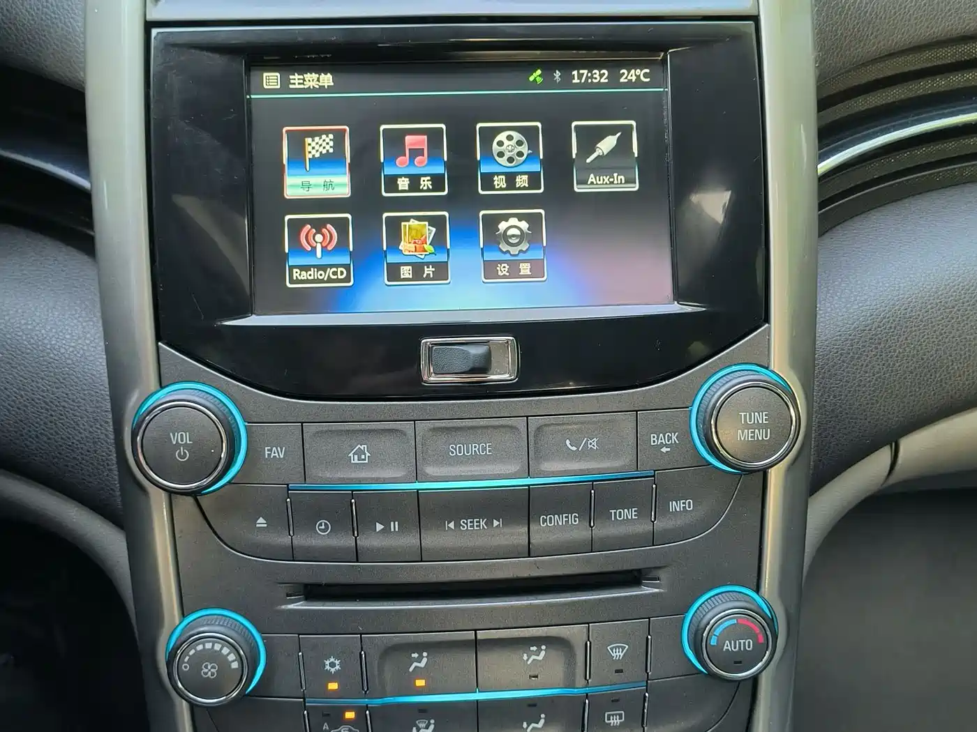 Chevrolet Malibu 2014 2.0L Automatic Luxury фото 14