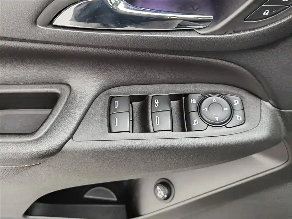 Chevrolet Equinox 2019 535T Auto Control Edition China V фото 9