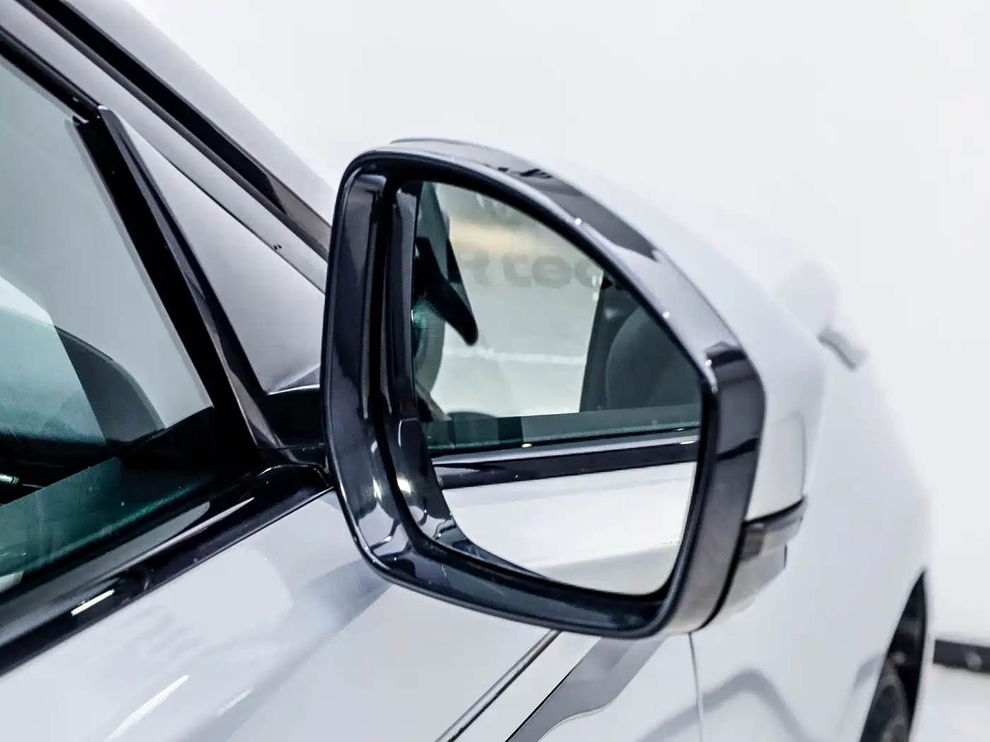 Land Rover Range Rover Velar 2022 250PS фото 17