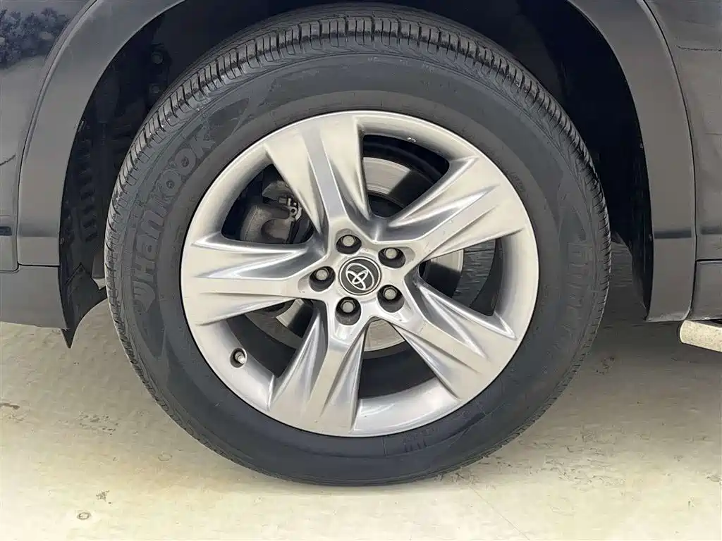 TOYOTA HIGHLANDER