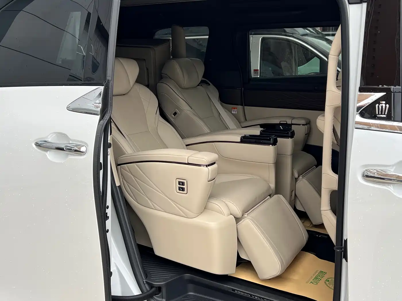 Toyota Vellfire 2024 Crown Hybrid 2.5L Premium Edition фото 10
