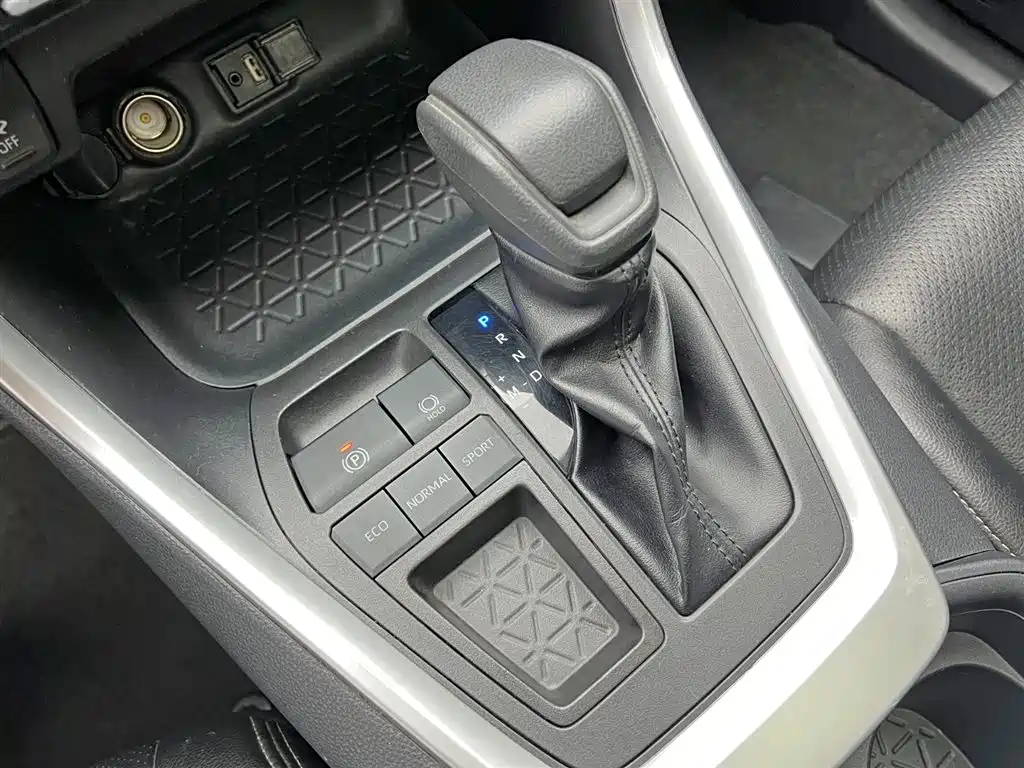 Toyota RAV4 Rongfang 2021 2.0L CVT 2WD Trend фото 18