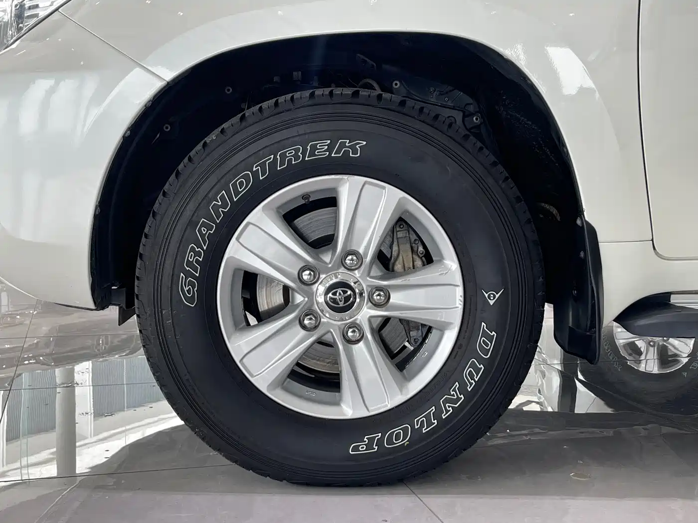 Toyota Land Cruiser (Import) 2015 4.0L V6 Middle East Limited Edition фото 6