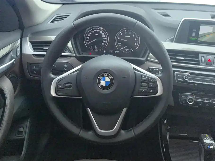 BMW X1 2019 sDrive18Li Premium Model фото 15