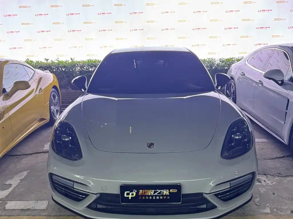 PORSCHE PANAMERA
