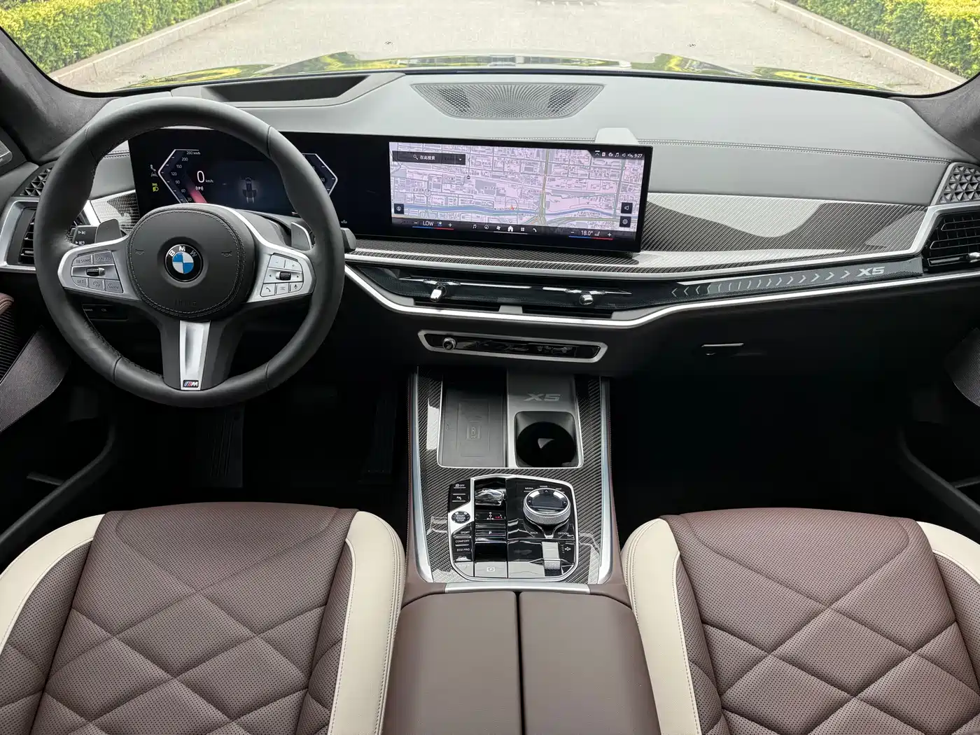 BMW BMW X5 2023 xDrive 40Li Premium M Sport Black Night Package 9