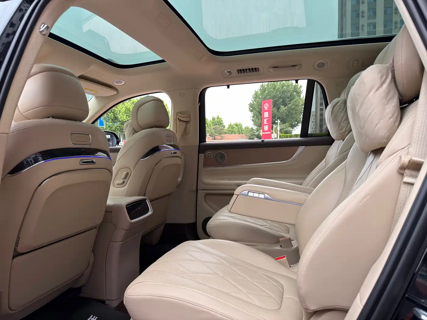 AITO Wenjie AITO M9 2024 Range Extender Max Edition 42kWh 6-seater фото 8