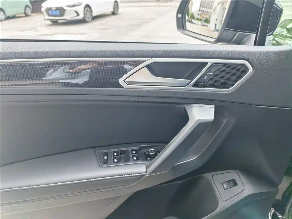 Volkswagen Tiguan L 2025 Model 300TSI Auto 2WD Dragon Edition фото 14