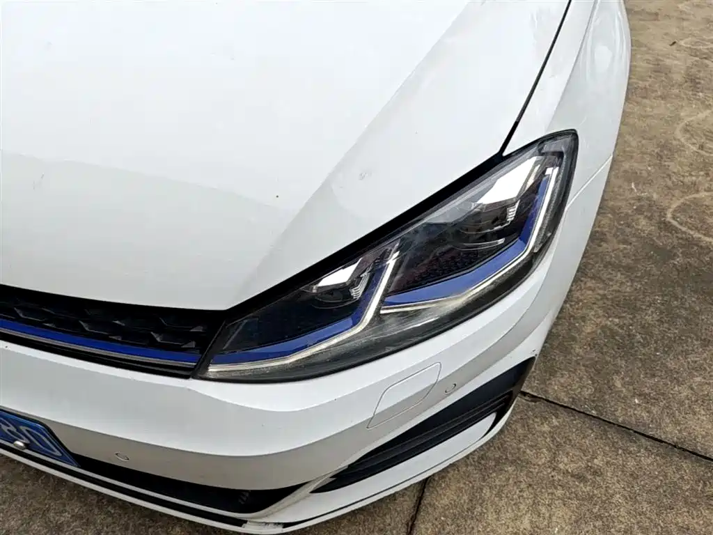 Volkswagen Golf 2018 230TSI Automatic Luxury фото 24