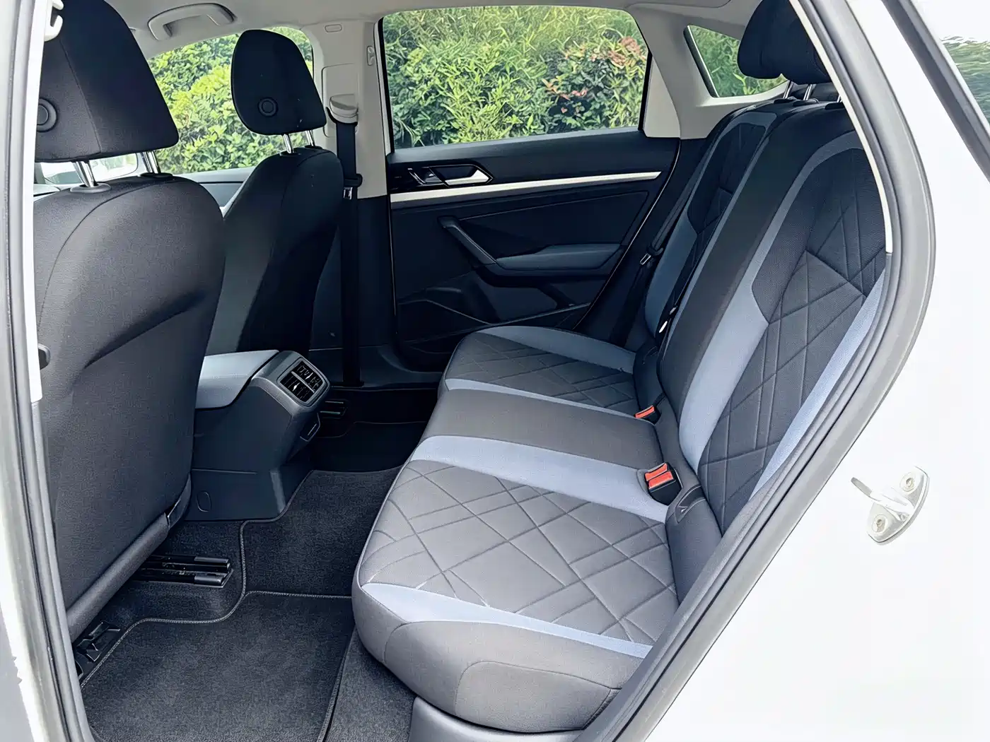 Volkswagen Lavida 2024 Model 1.5L Automatic Delight Edition фото 13