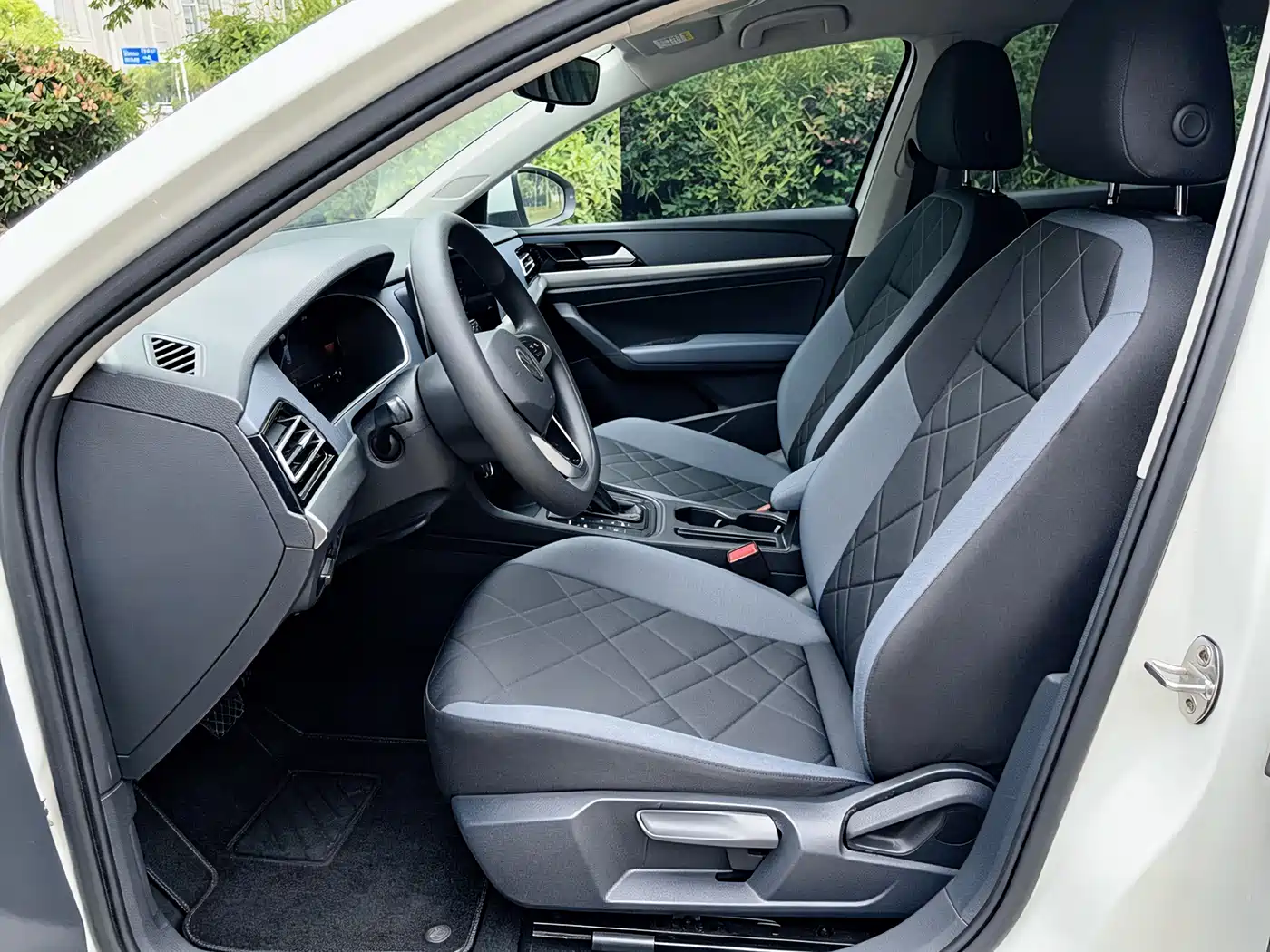 Volkswagen Lavida 2024 Model 1.5L Automatic Delight Edition фото 12