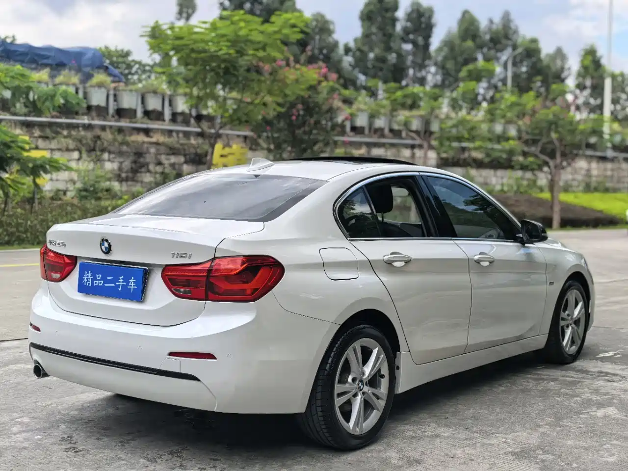 BMW 1 Series 2017 118i Sport фото 14