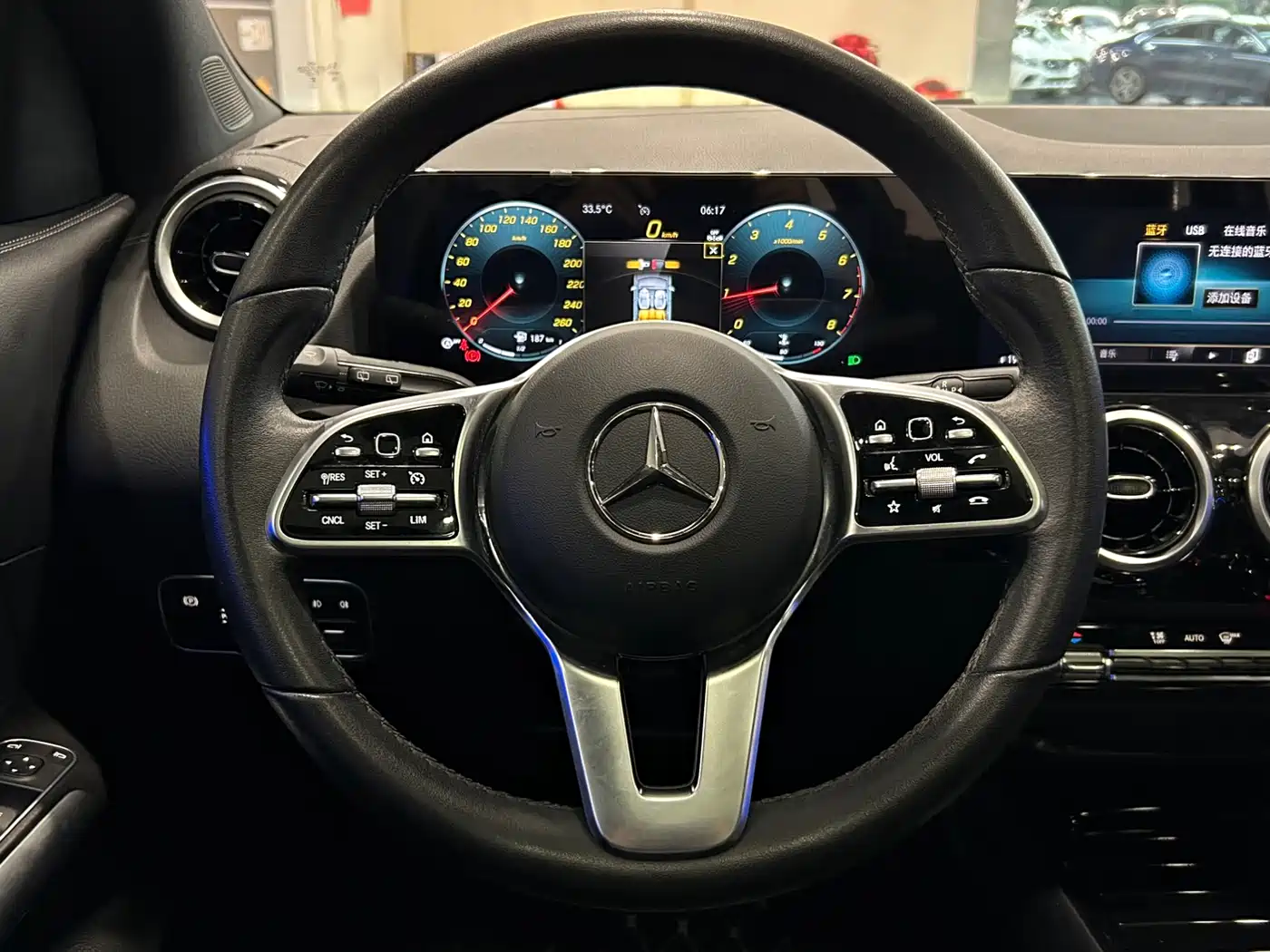 MERCEDES-BENZ GLA