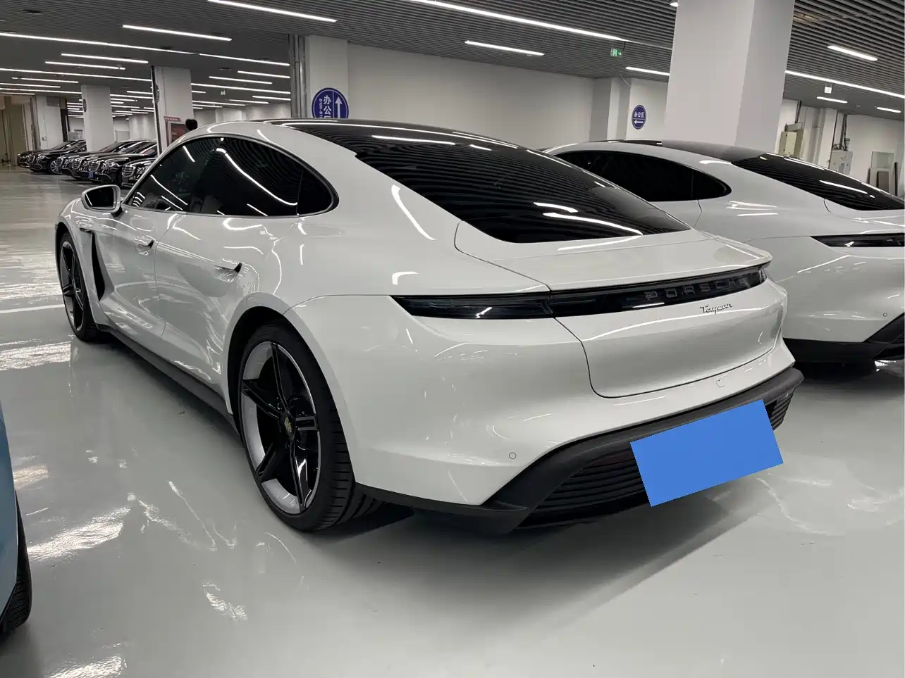 Porsche Taycan 2020 Taycan фото 18