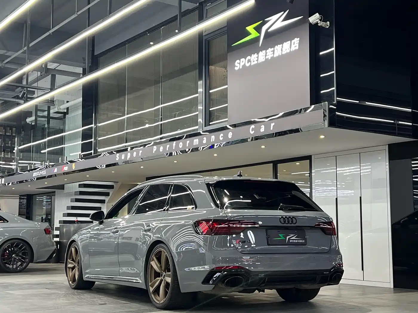 Audi RS 4 2021 RS4 Avant Dark Gold Edition фото 17