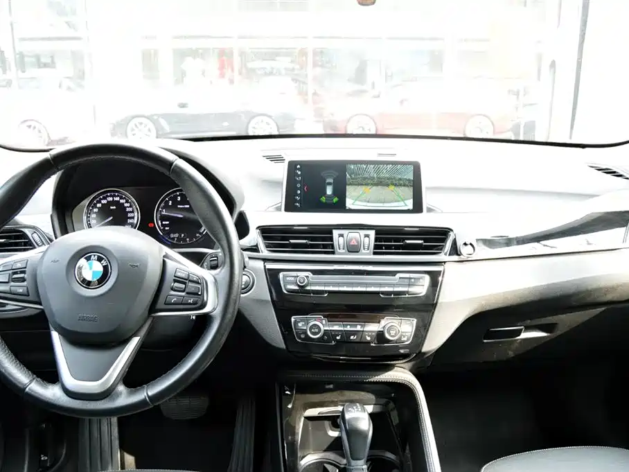 BMW X1 2019 xDrive20Li Premium Model фото 10