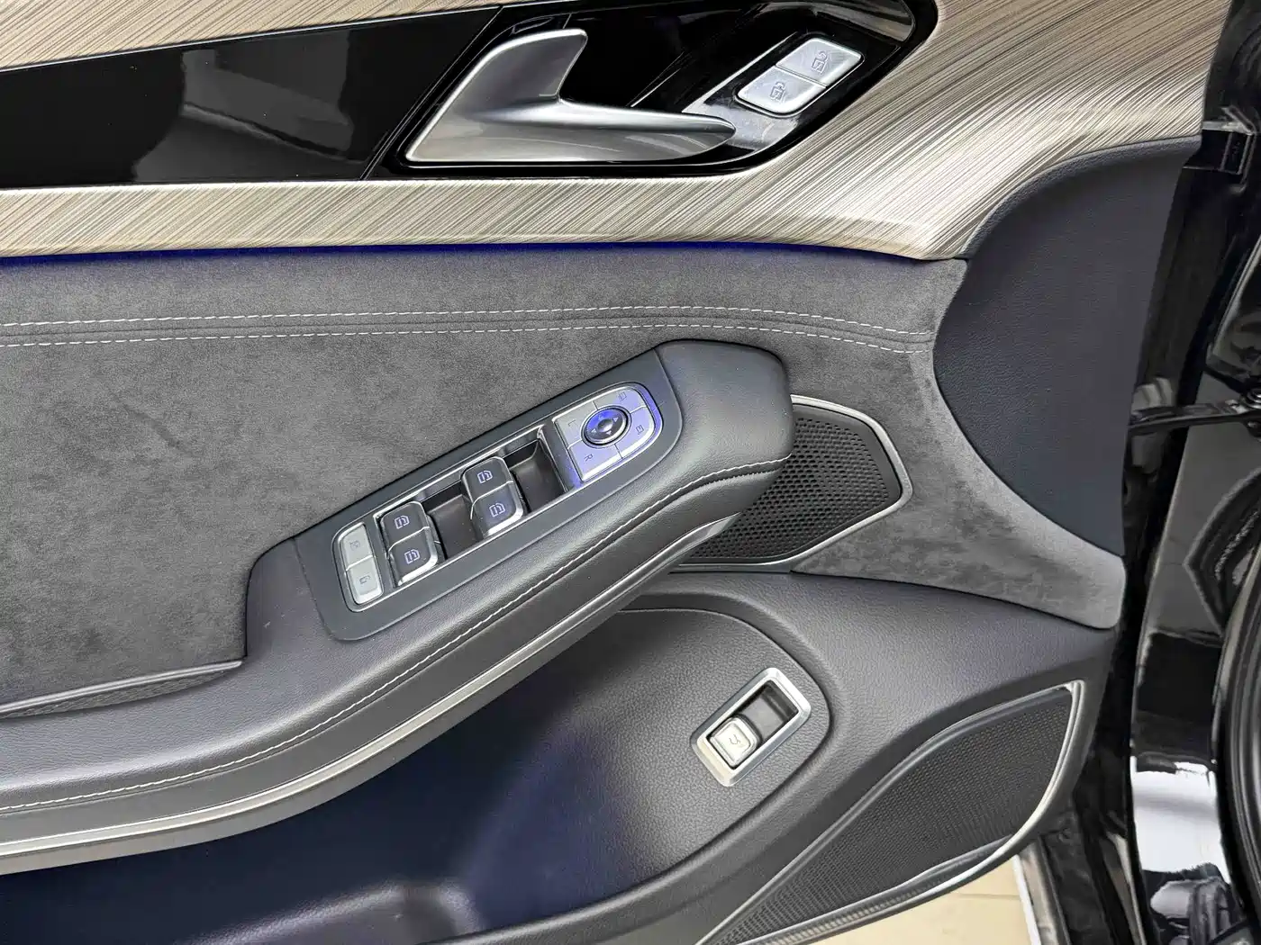 Hongqi H9 2022 3.0T Smart Connect Flag Leader 4-Seater фото 5