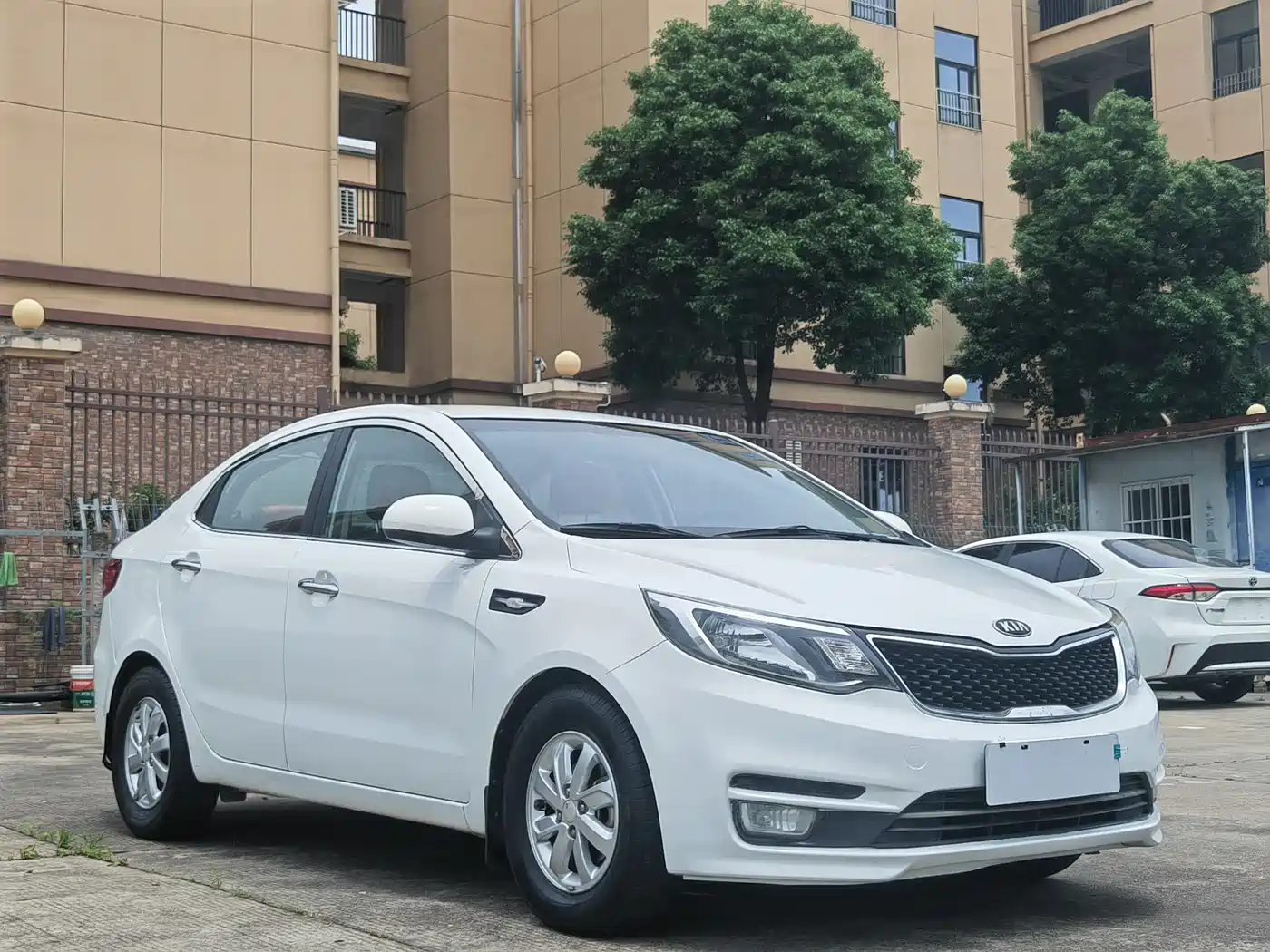 Kia K2 2015 Sedan 1.4L MT GLS фото 3