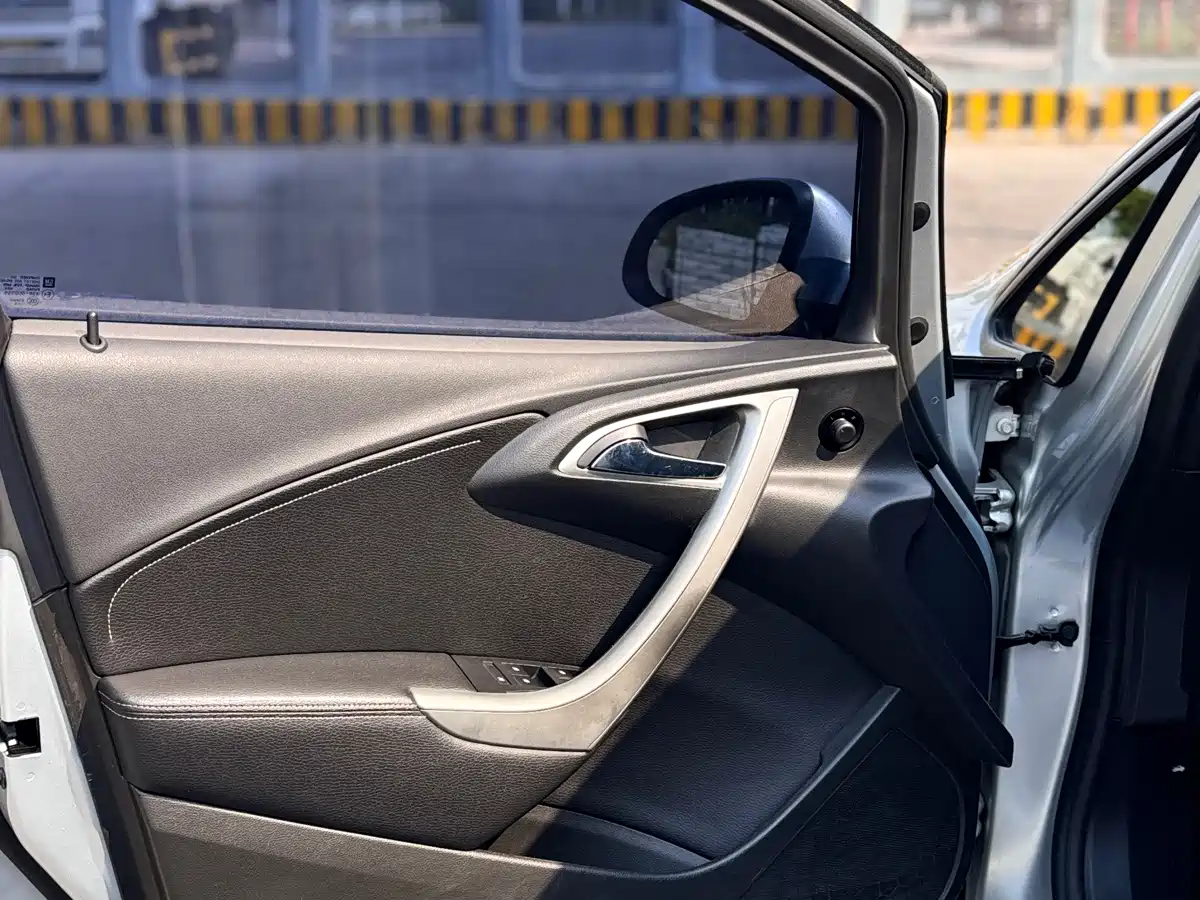 Photo 5 - Buick Excelle