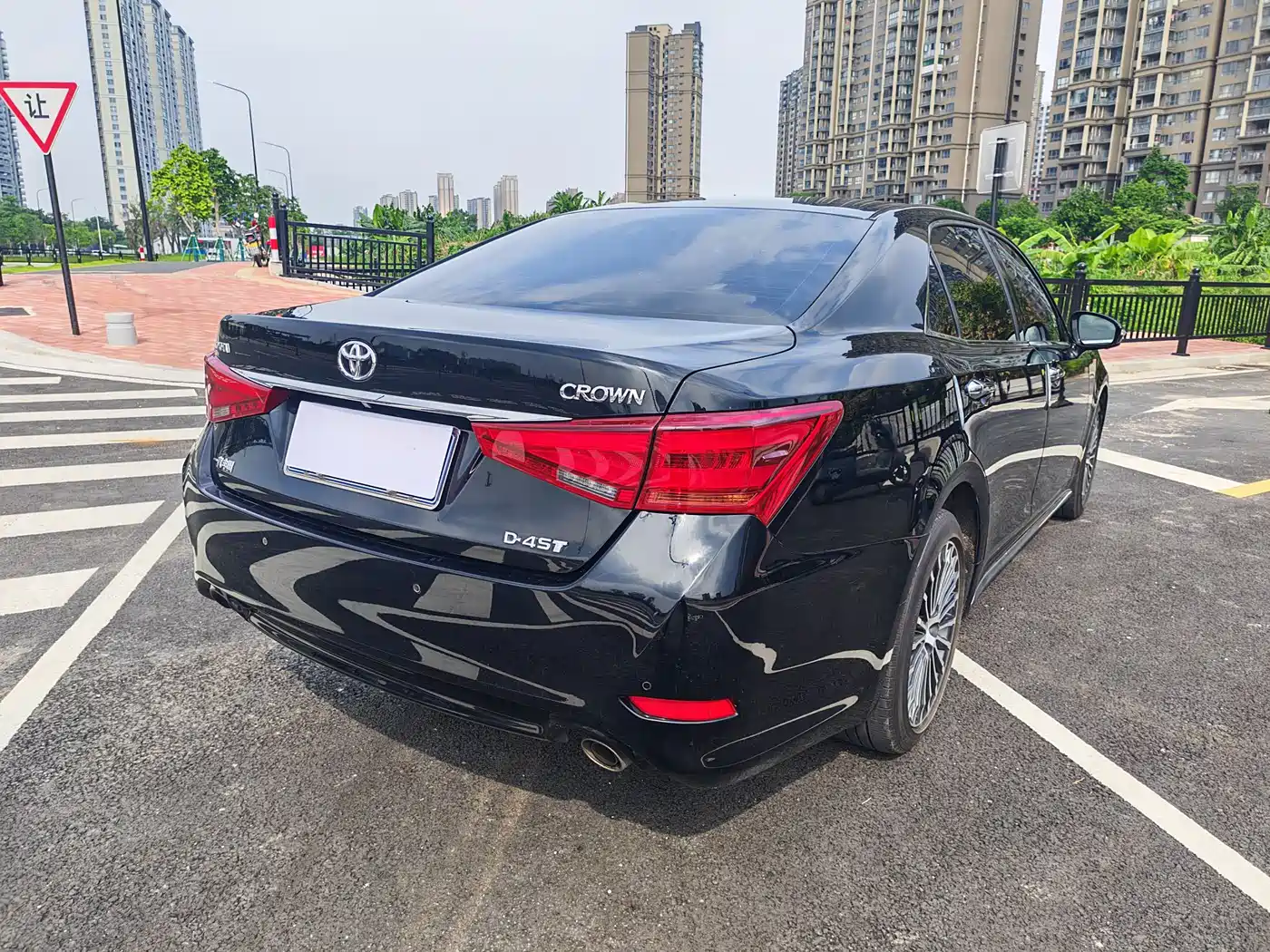 Toyota Crown 2017 2.0T Sport Edition фото 17