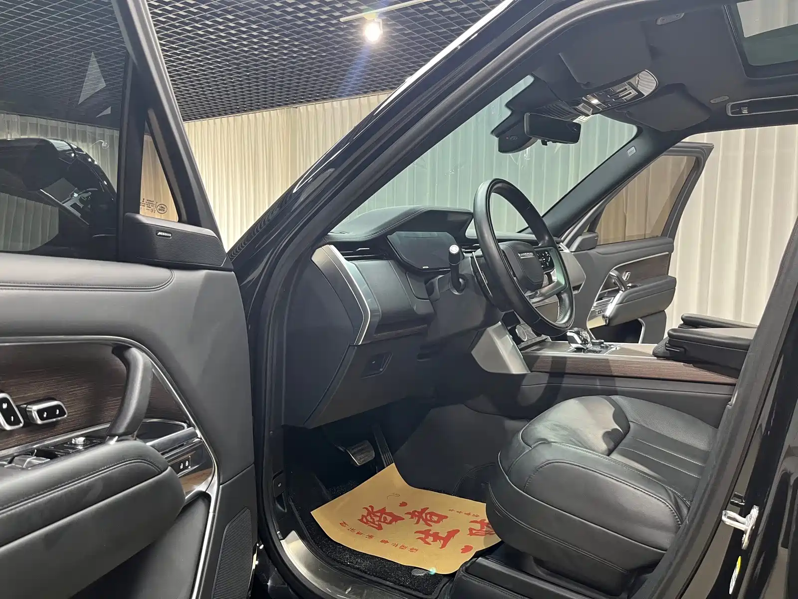 Фото 9 - Land Rover Range Rover