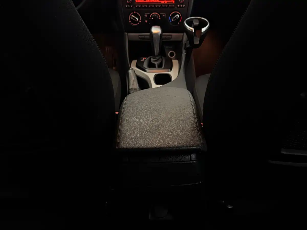 BMW X1 2013 sDrive18i Fashion фото 10