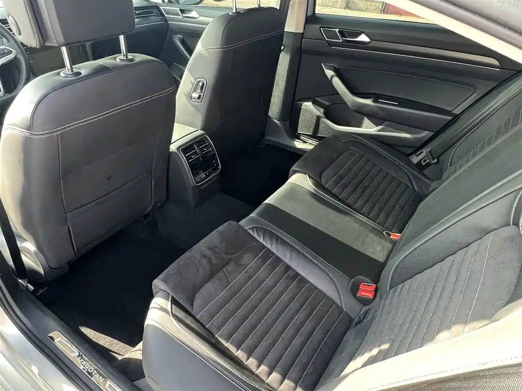 Volkswagen Magotan 2020 330TSI DSG Luxury фото 9