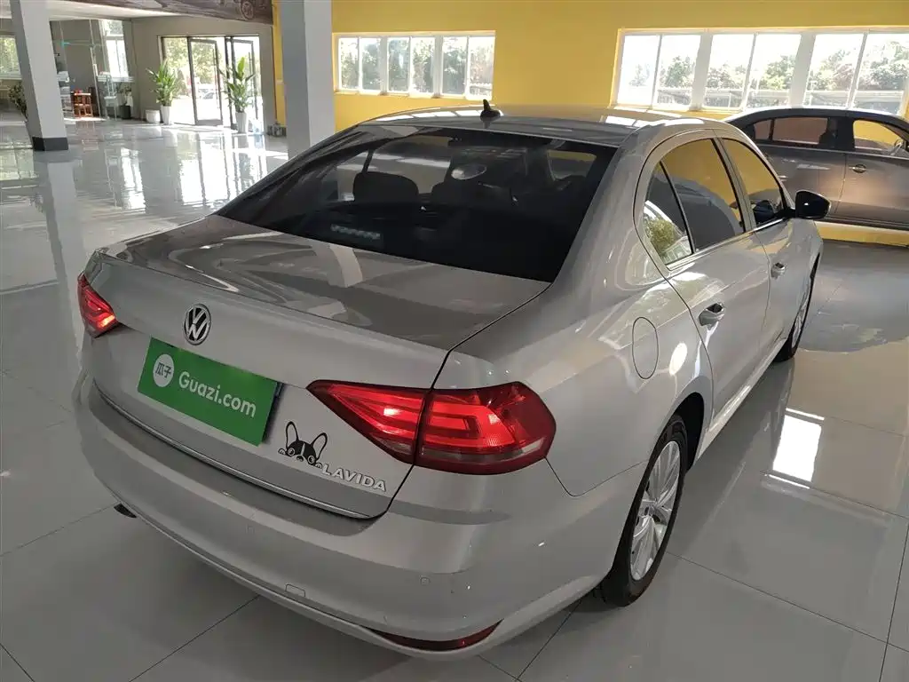 Volkswagen Lavida 2017 1.6L Automatic Comfort Edition фото 5