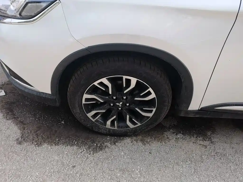 Фото 23 - Mitsubishi Outlander