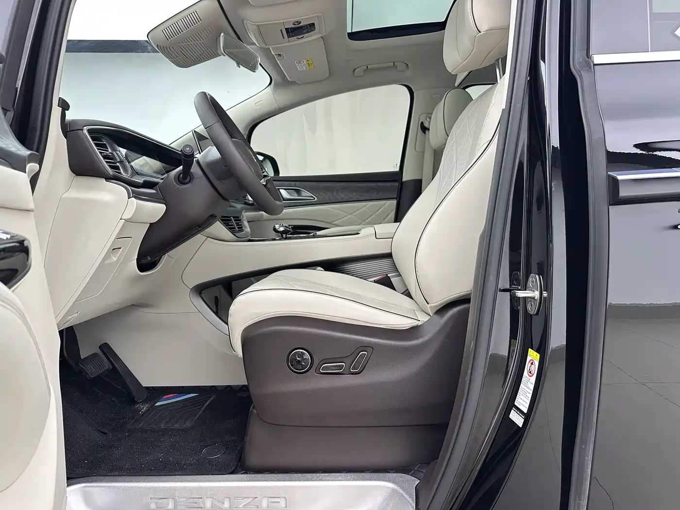 Denza D9 2024 DM-i 1050 Premium фото 7