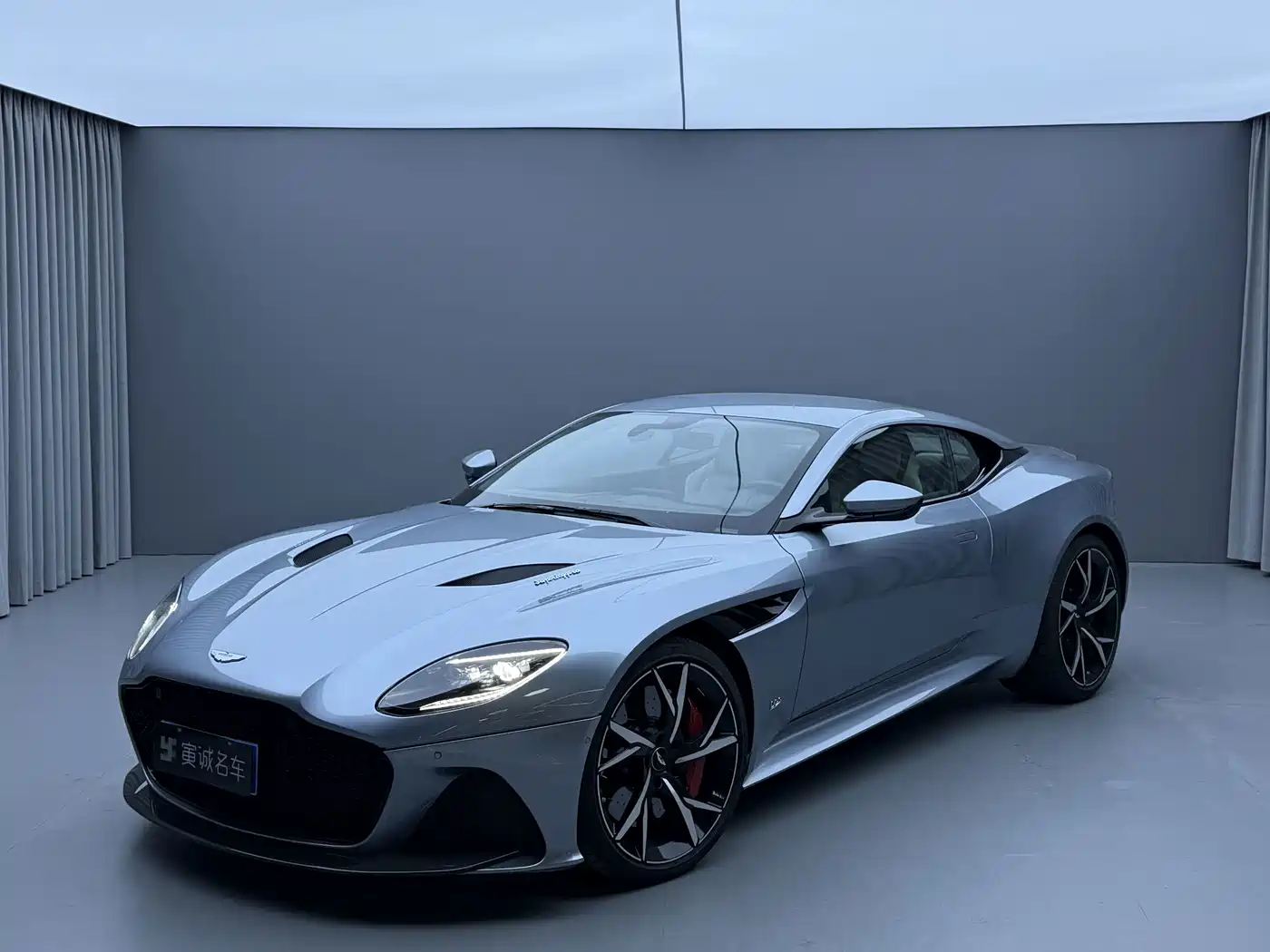 Aston Martin DBS 2019 2019 DBS Superleggera V12 Coupe