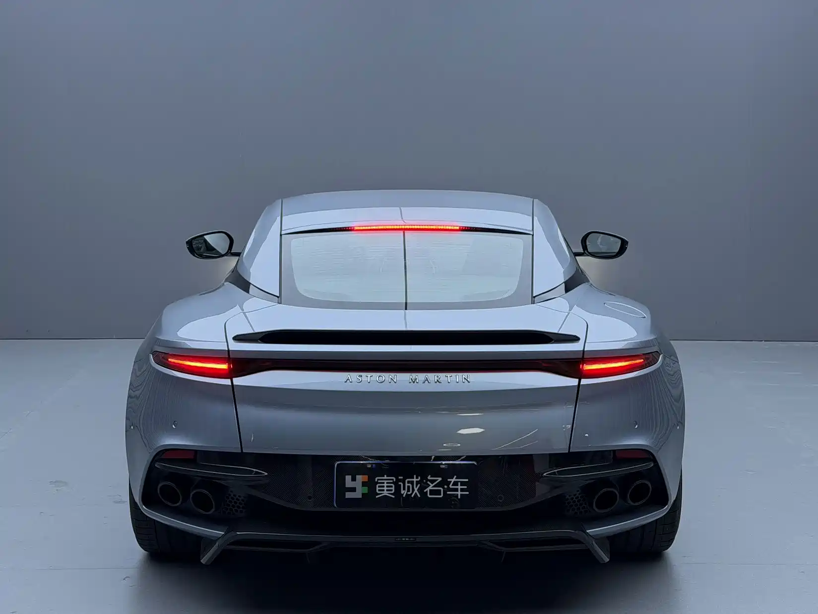 Фото 5 - Aston Martin DBS
