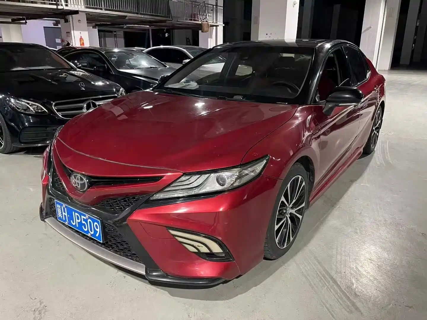 Фото 1 - Toyota Camry