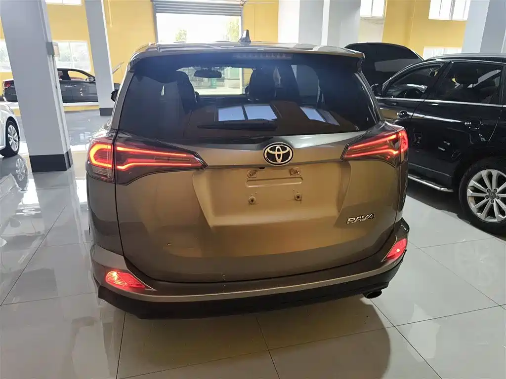 Toyota RAV4 Rongfang 2016 2.0L CVT 2WD Trend (China V) фото 4